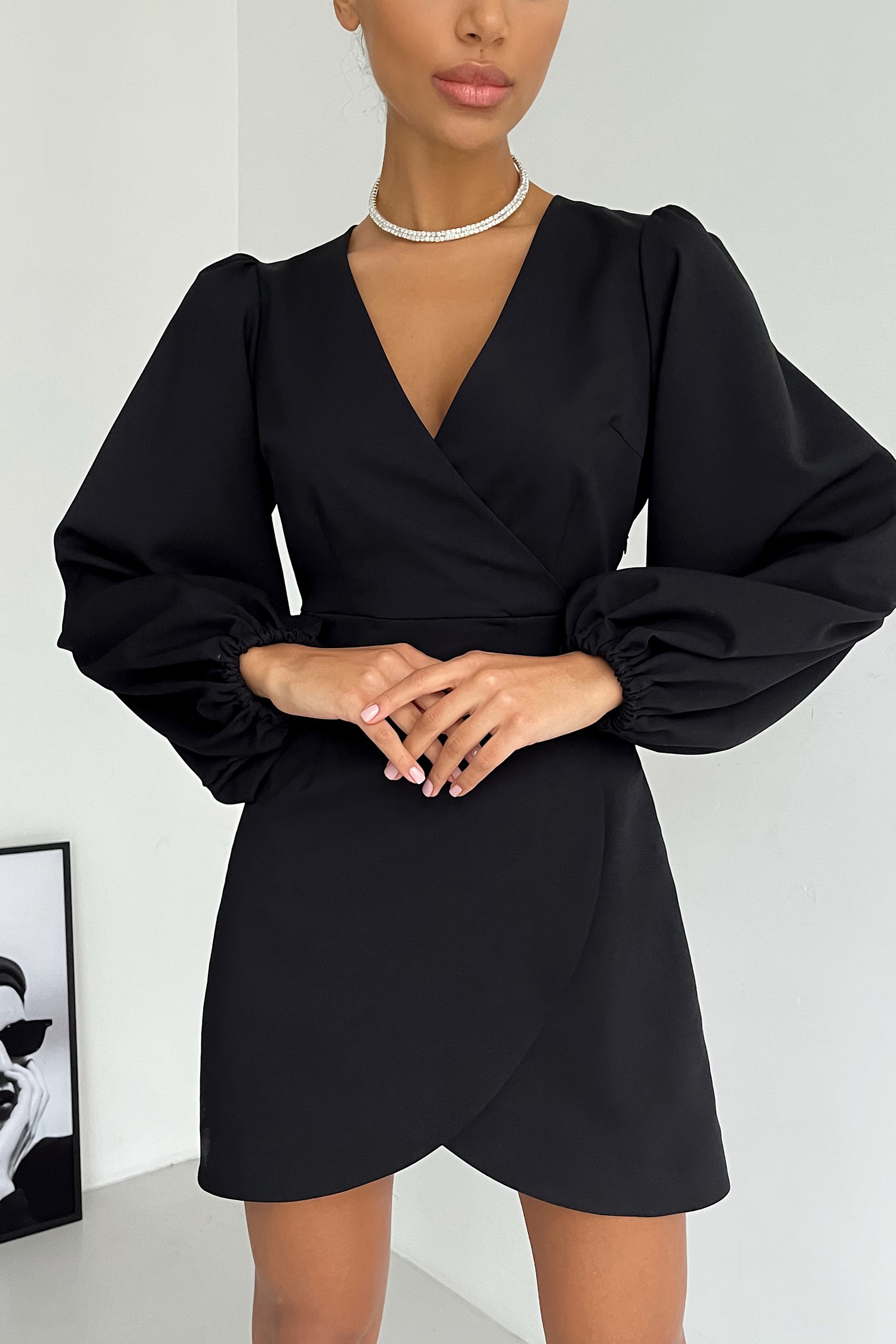 Платье мини с объемным рукавом черное - THE LACE