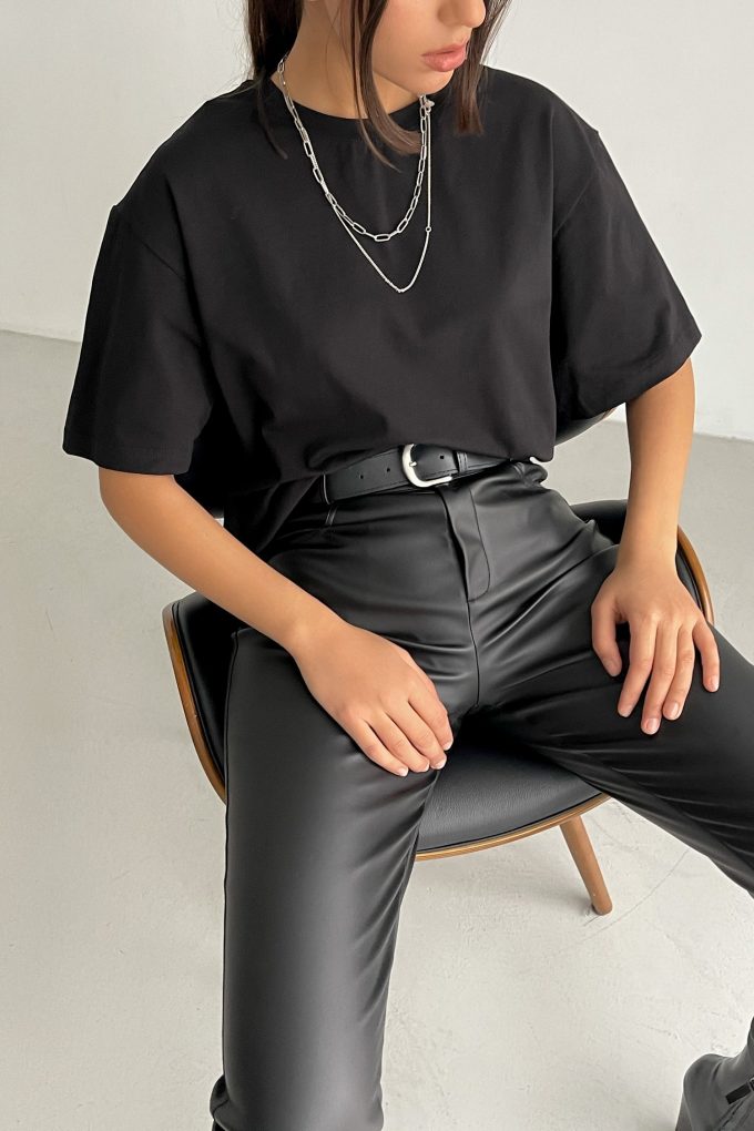 Faux leather pants in black
