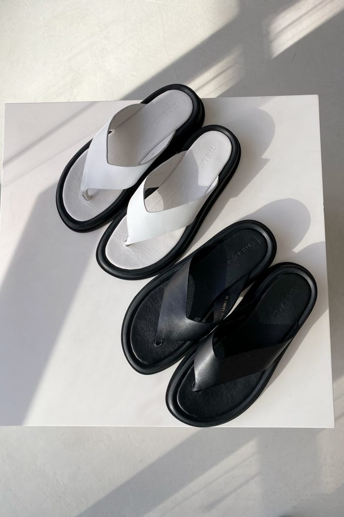 Leather flip flop sandals in white photo 2