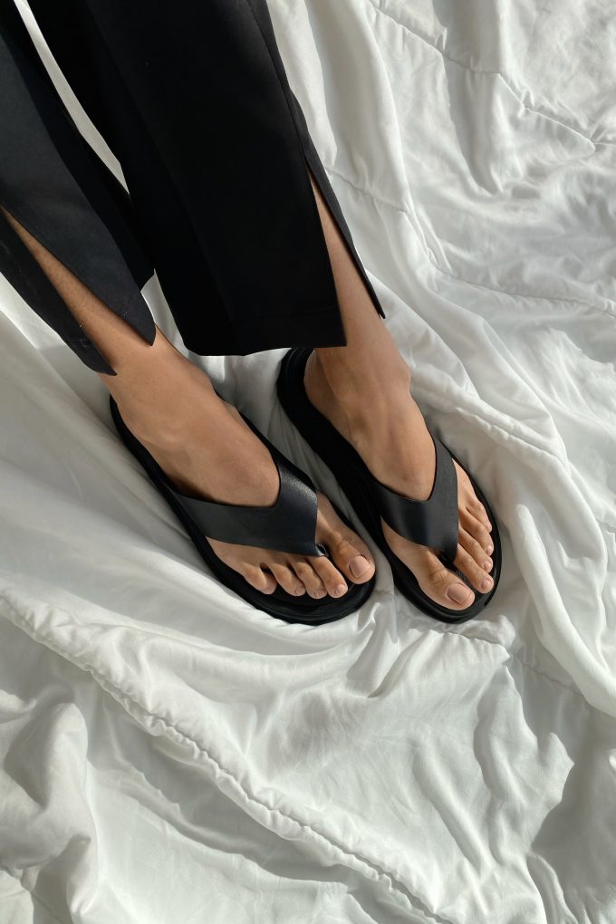 Шкіряні сандалі-в'єтнамки чорні