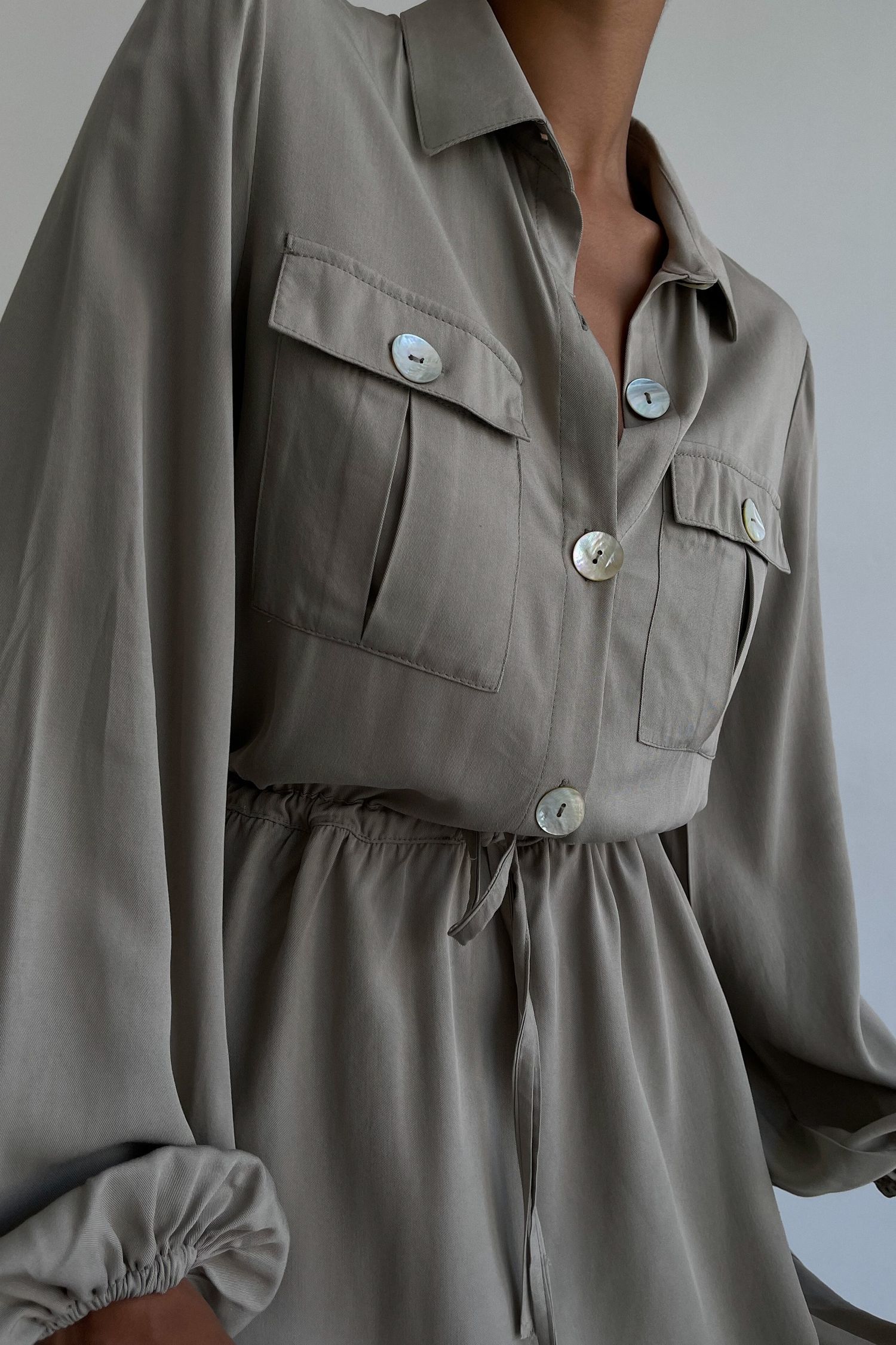 Платье мини с кулиской и карманами оливковое - THE LACE фото 85621