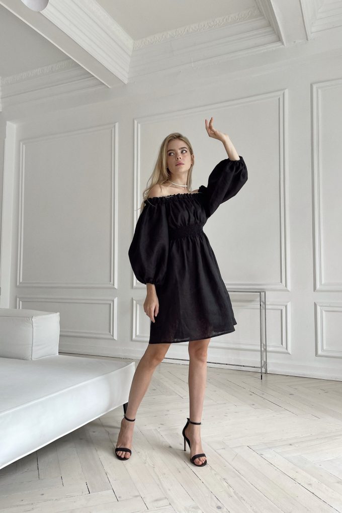 Linen dress with puff sleeves in black