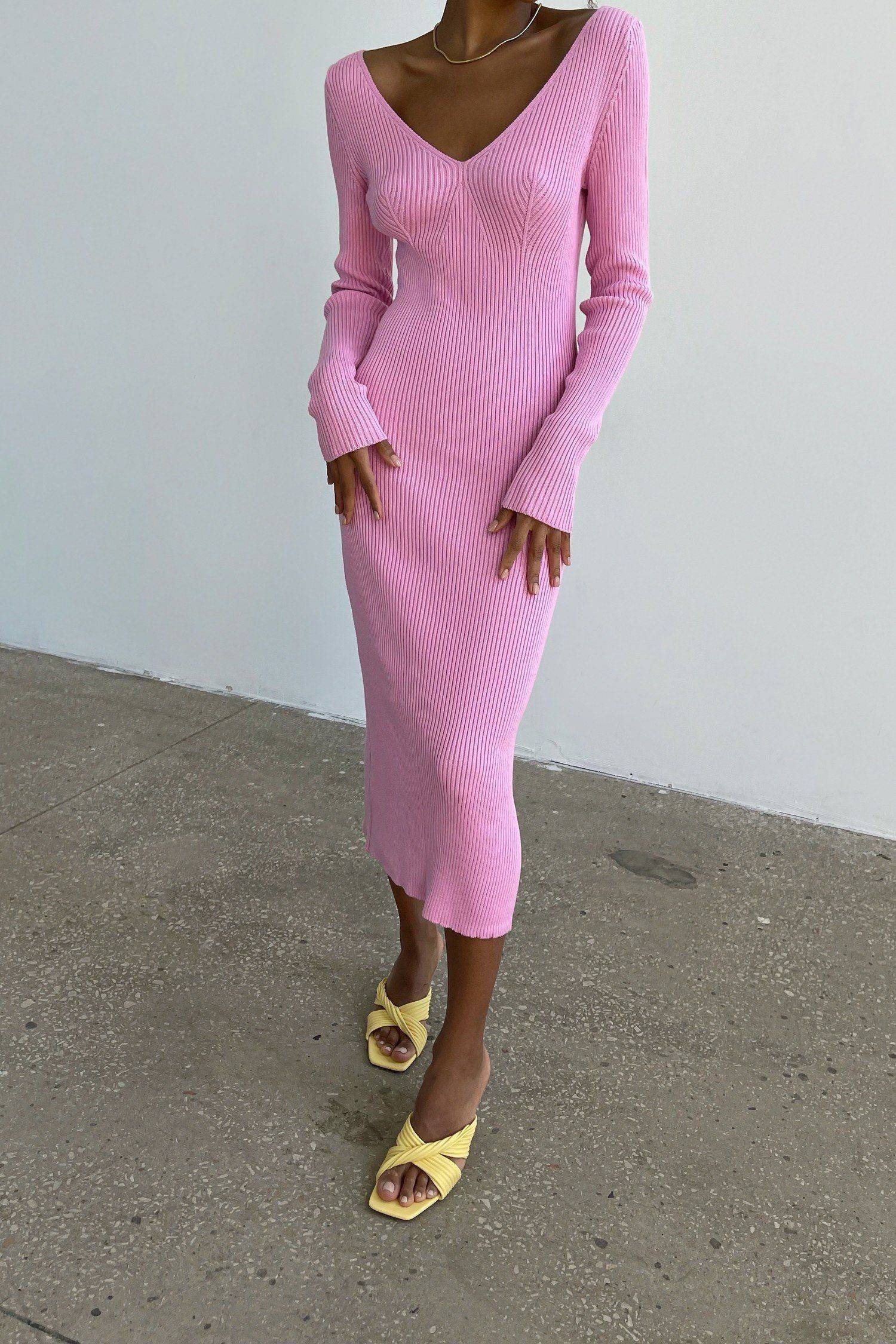 Трикотажное платье миди с открытой спиной розовое - THE LACE