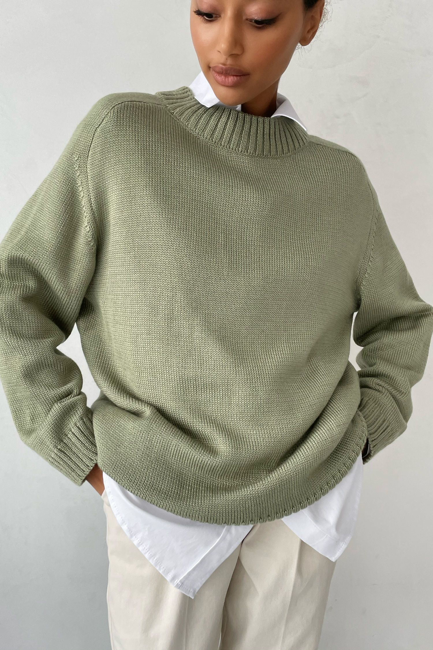 Оливковый шерстяной свитер прямого кроя - THE LACE