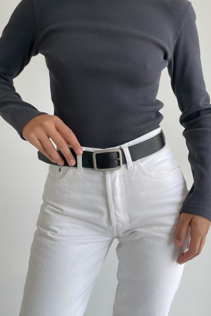 Black leather belt with rectangular buckle photo 2