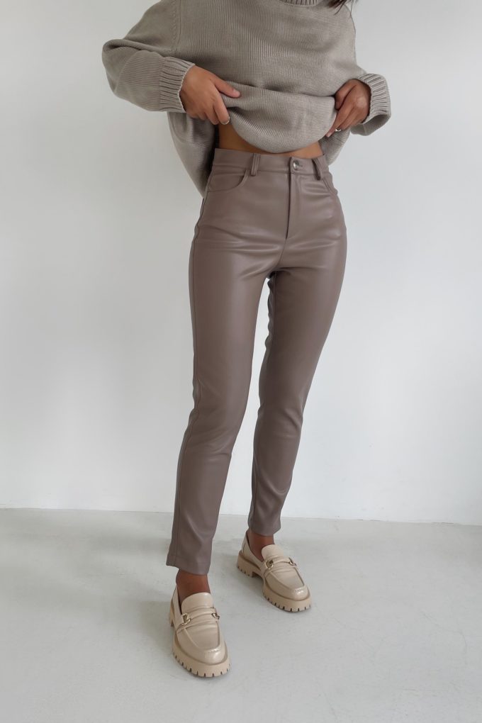 Faux leather pants in cappuccino