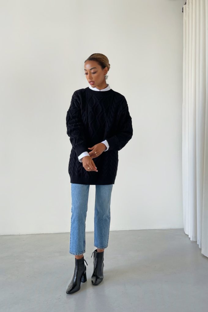 Long sweater with pattern in black