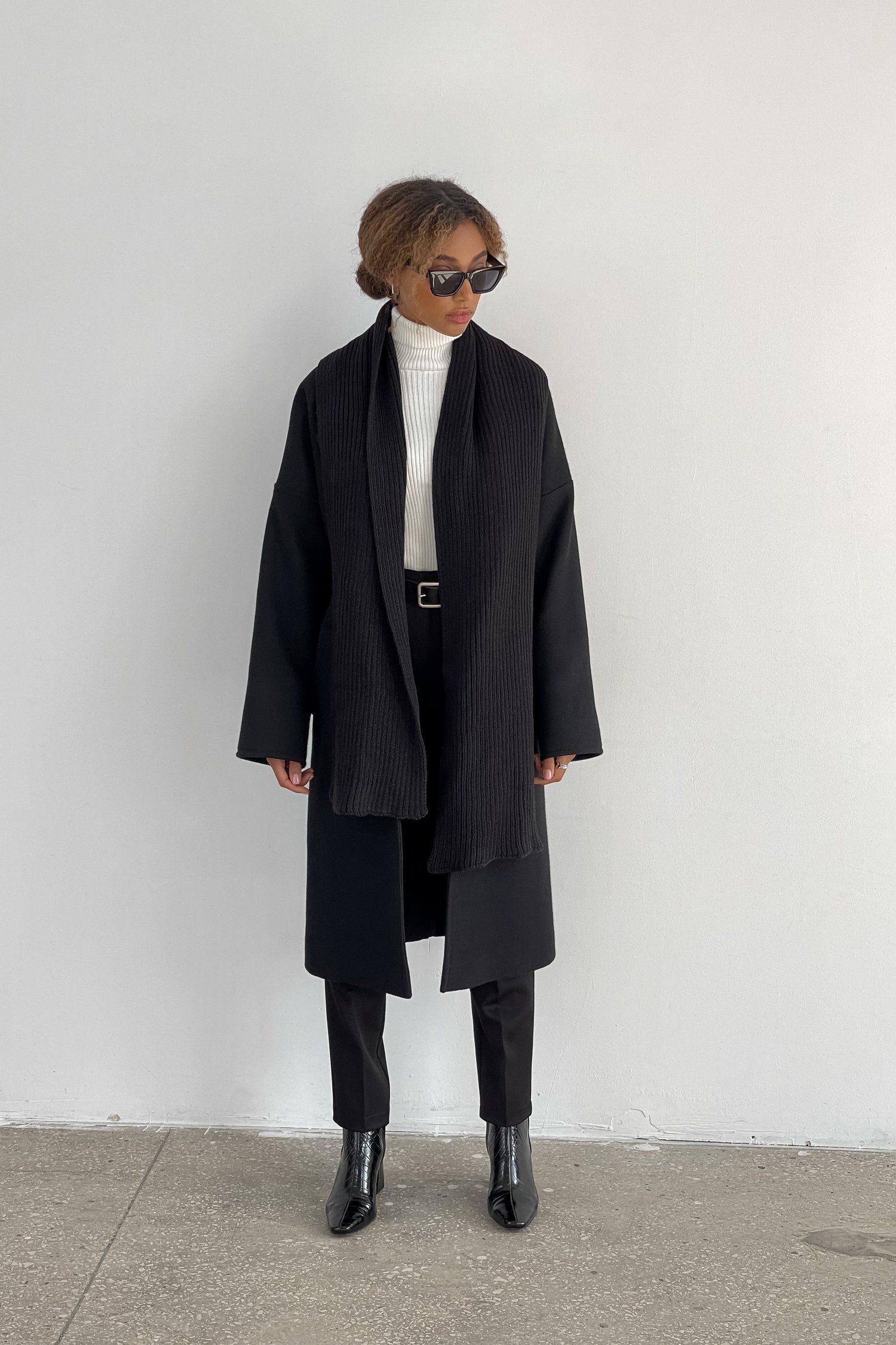 Пальто-халат шерстяное черное - THE LACE