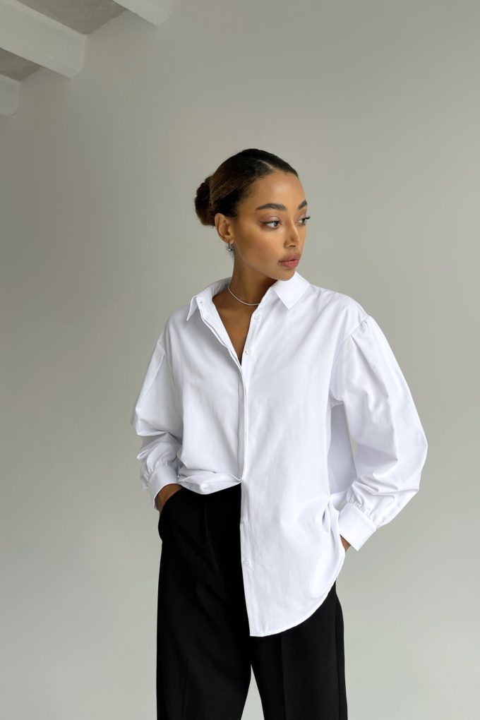 Shirt with puff sleeves in white