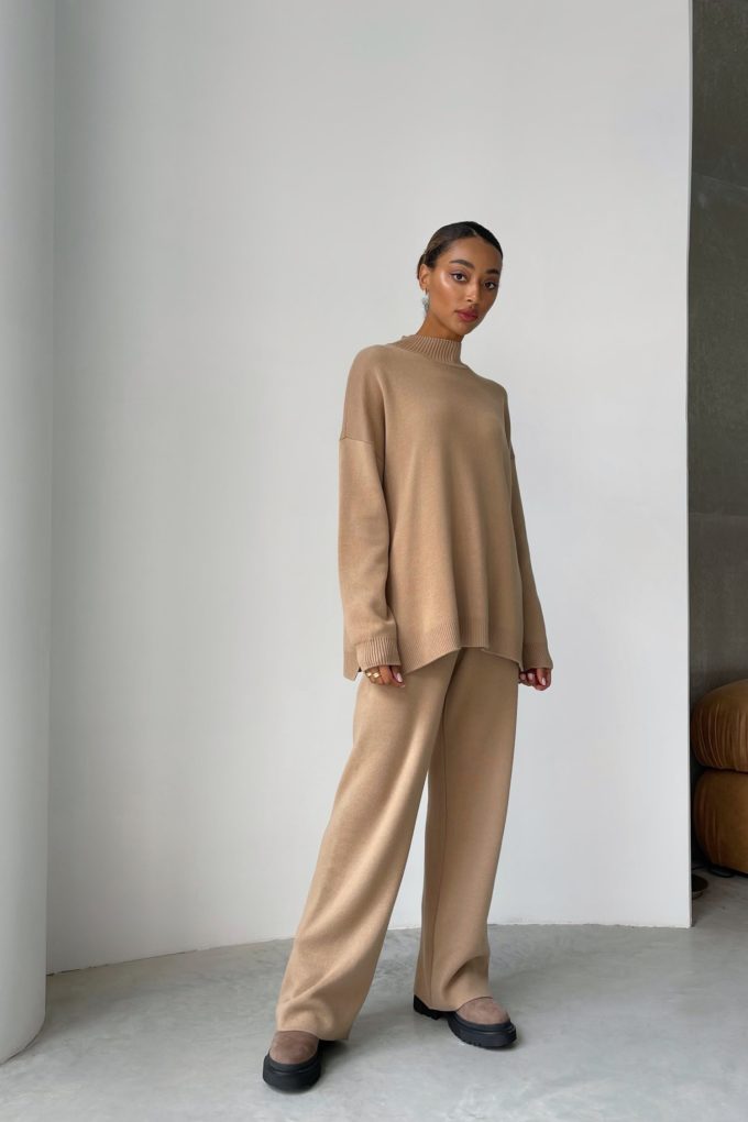 Knitted pants in beige