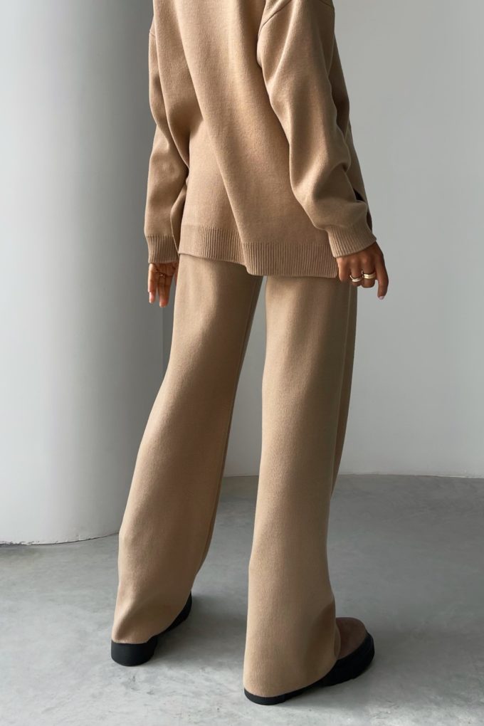 Knitted pants in beige