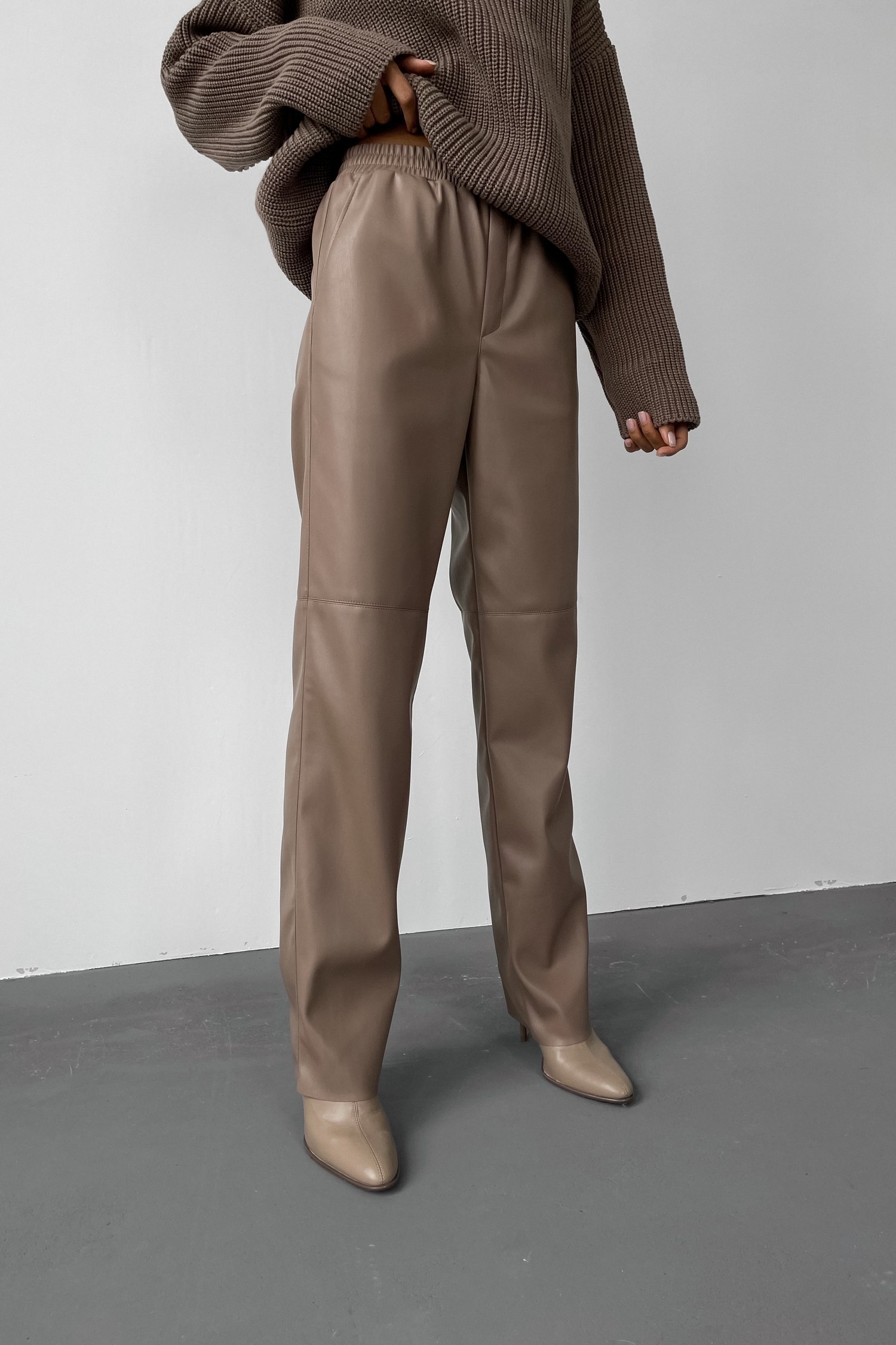 Faux leather pants in cappuccino
