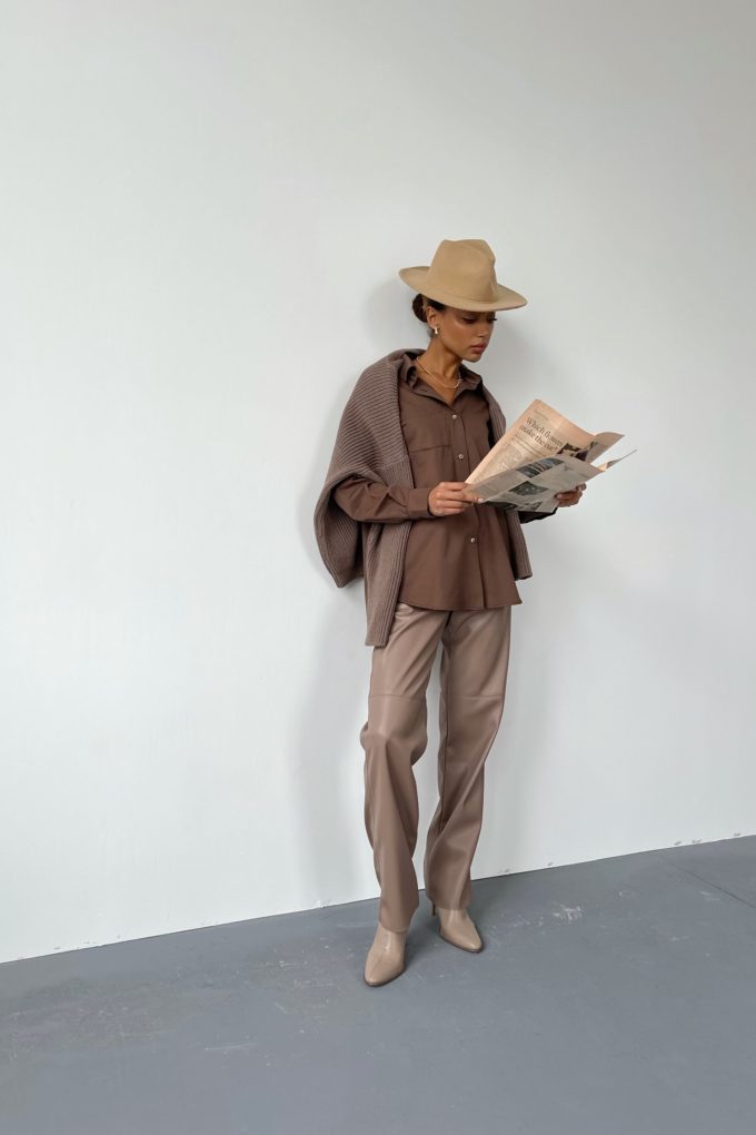 Oversized shirt with patch pocket in choco