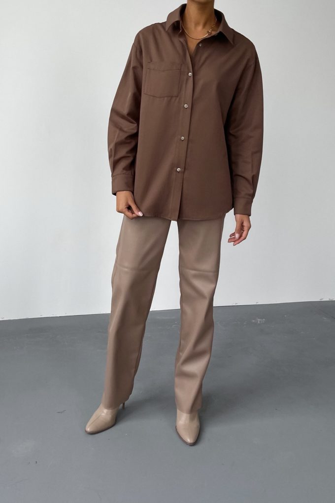 Oversized shirt with patch pocket in choco