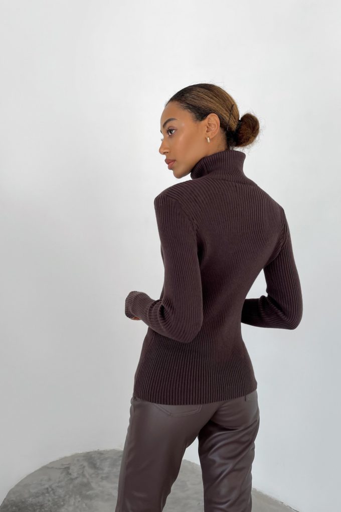 Turtleneck sweater in choco