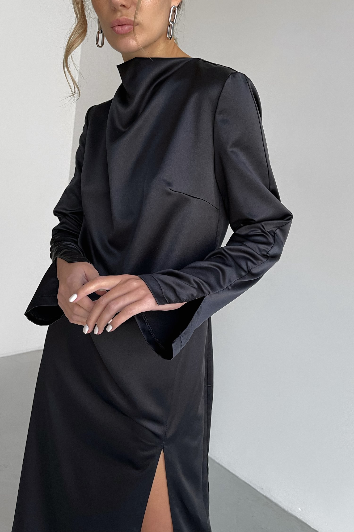 Платье миди с разрезом черное - THE LACE