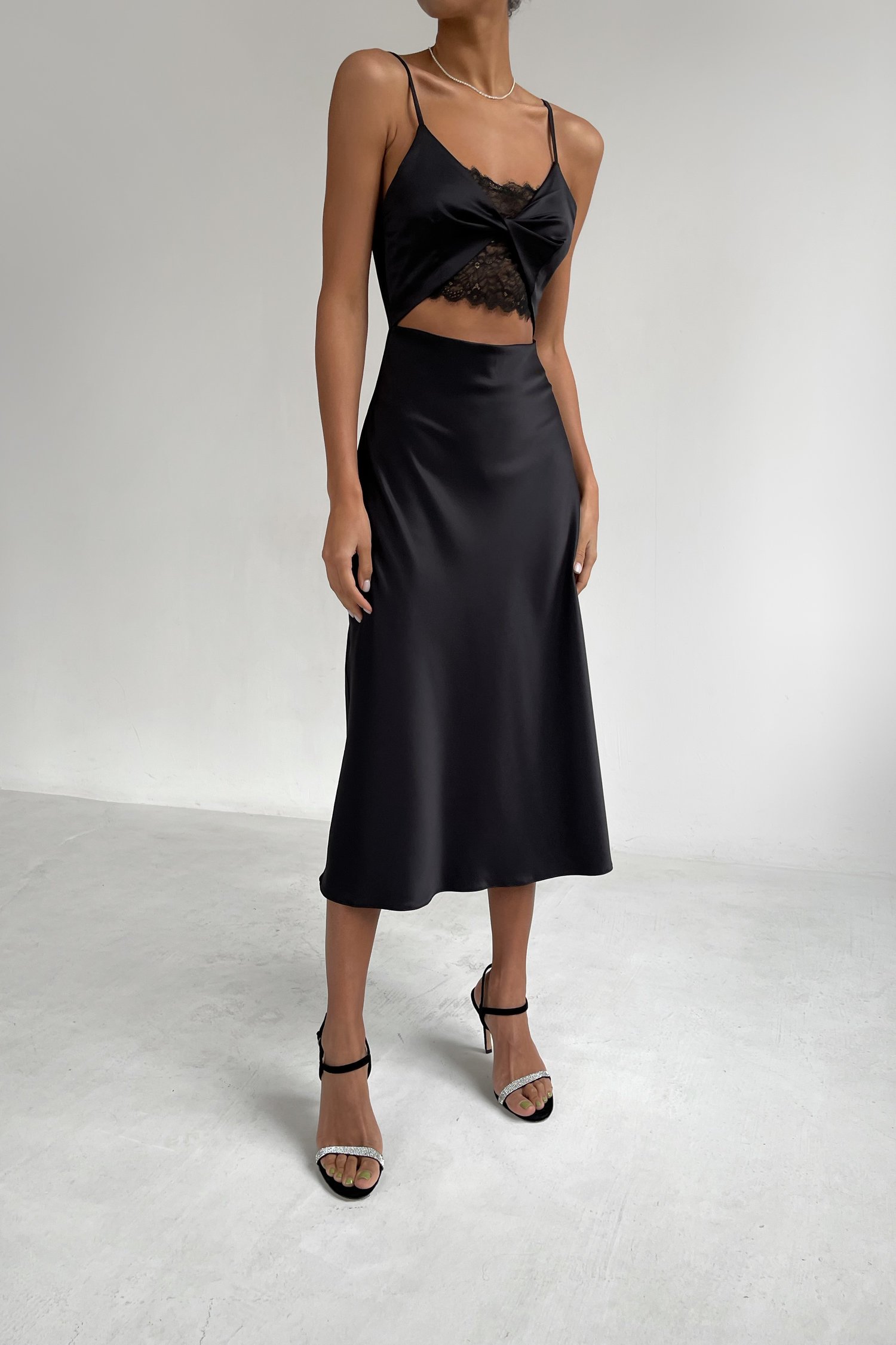 Платье-комбинация с кружевом черное - THE LACE