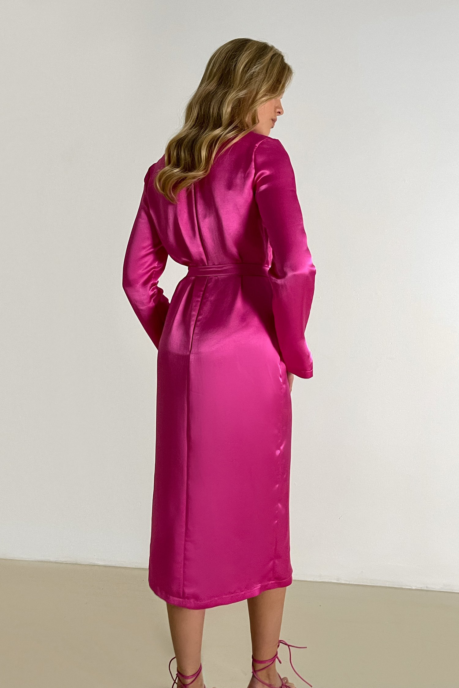 Платье миди с разрезом цвета фуксия - THE LACE