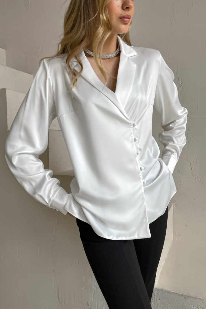 Blouse with buttons and wrapover in milky