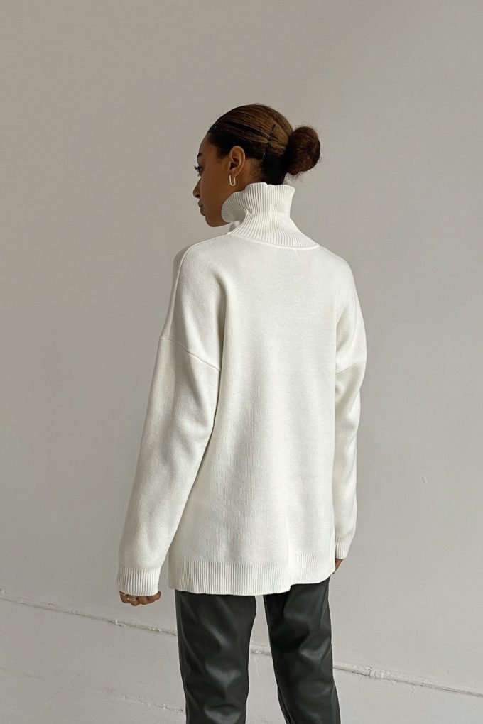 Knitted sweater in milky