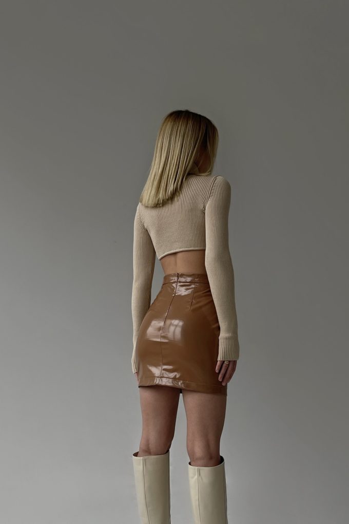 Mini skirt in cappuccino lacquered faux leather