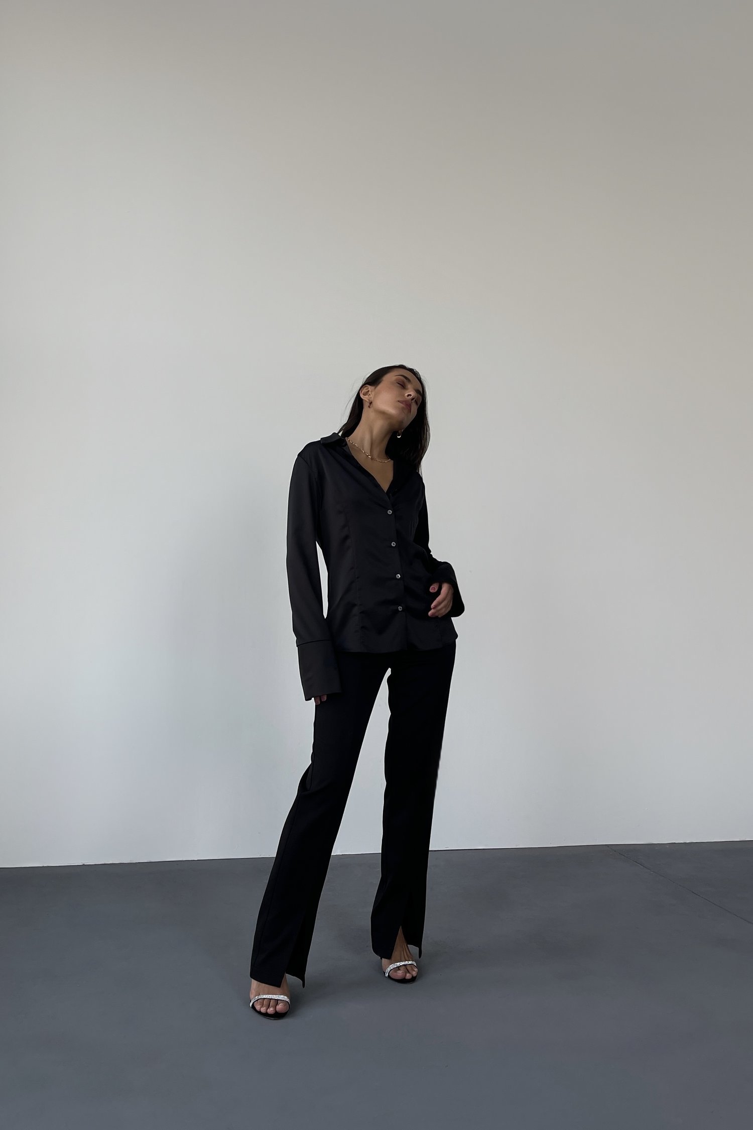 Блуза с широкими манжетами черная - THE LACE фото 97262