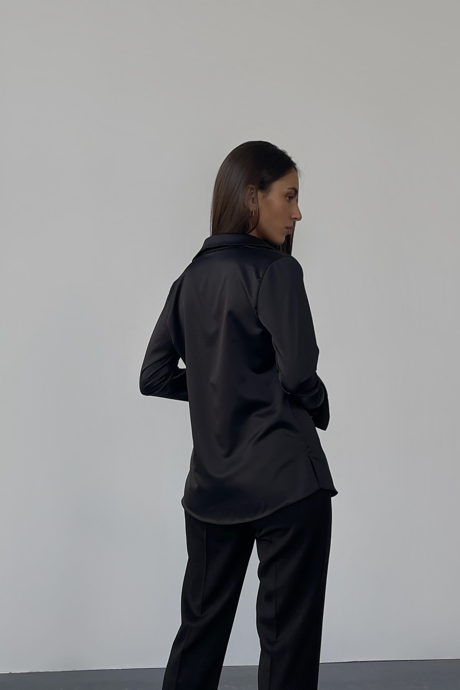 Блуза с широкими манжетами черная - THE LACE