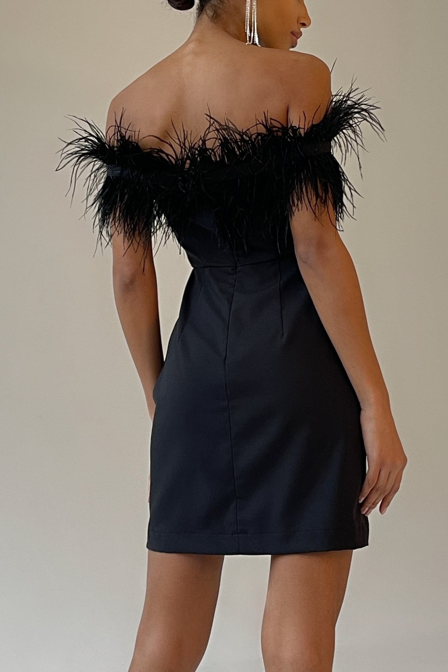 Платье мини с перьями черное - THE LACE