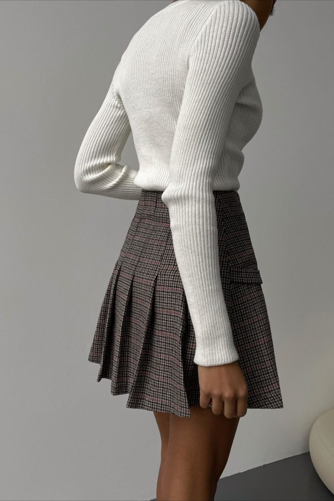 Knitted jumper in milky