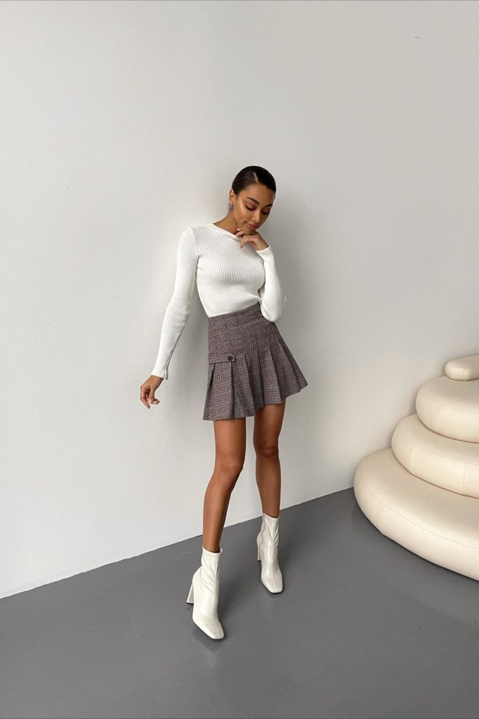Knitted jumper in milky
