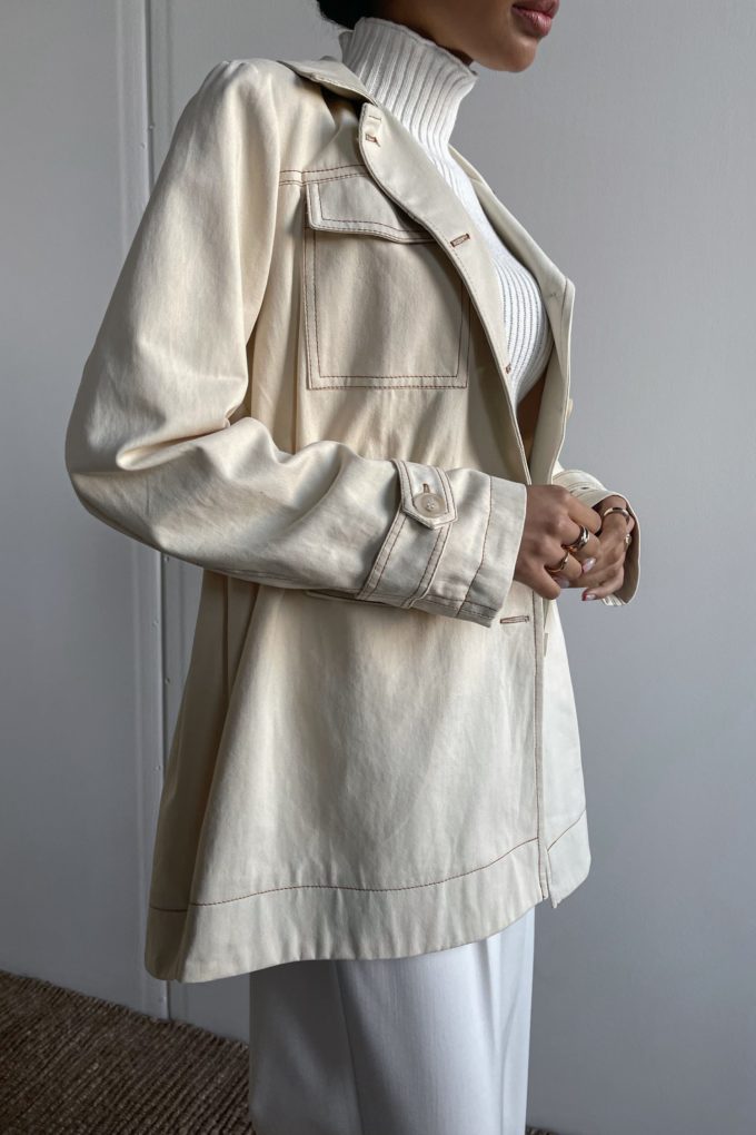 Cotton jacket with drawstring in milky