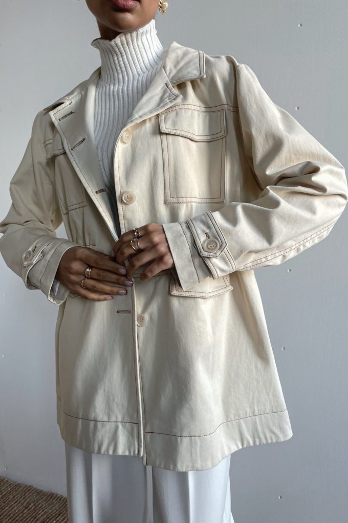 Cotton jacket with drawstring in milky