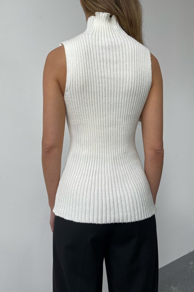Knitted top in milk