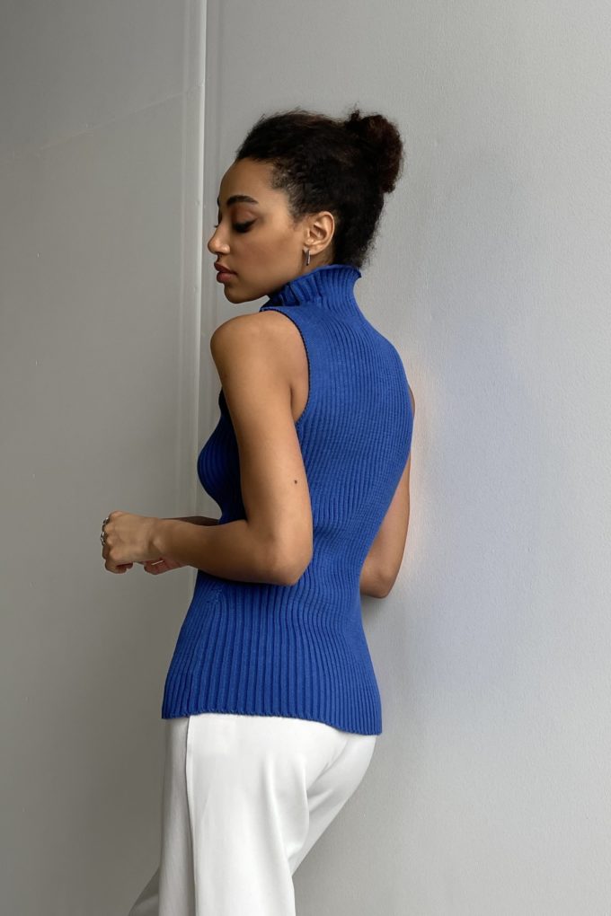 Knitted top in blue