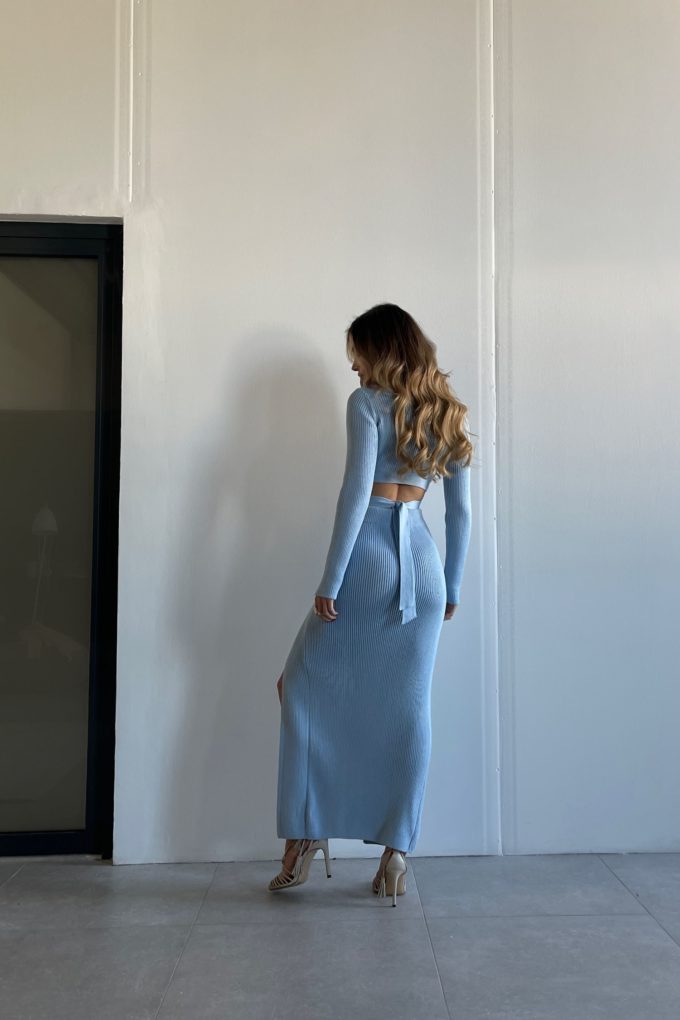 Knitted midi silhouette skirt in blue