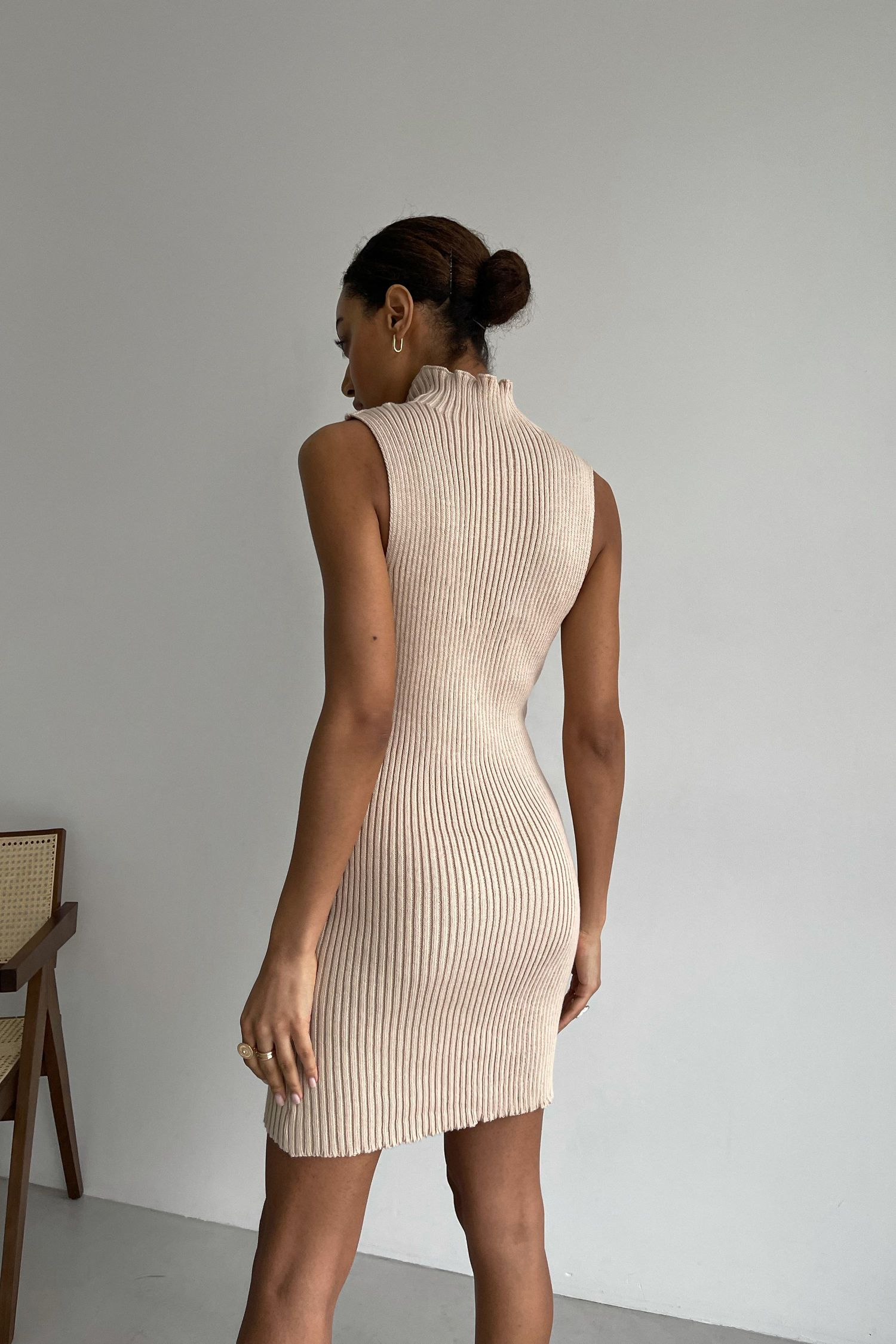 Трикотажна сукня міні кремова - THE LACE