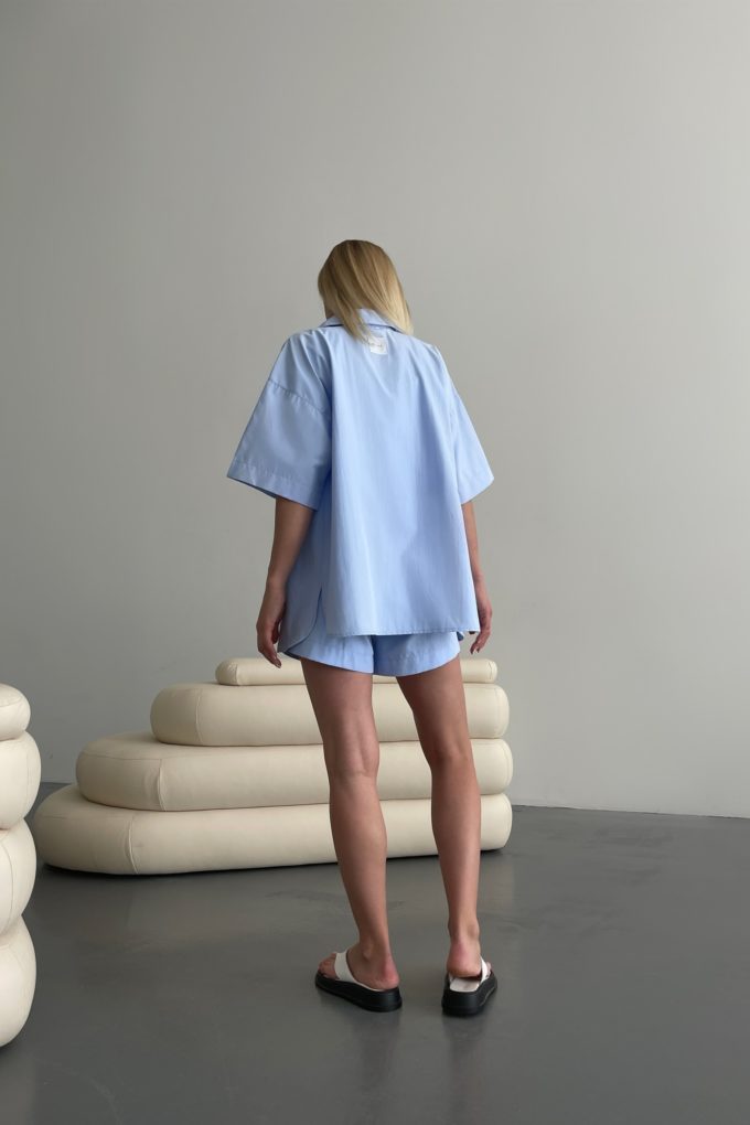 Oversized light cotton shirt with short sleeves in blue