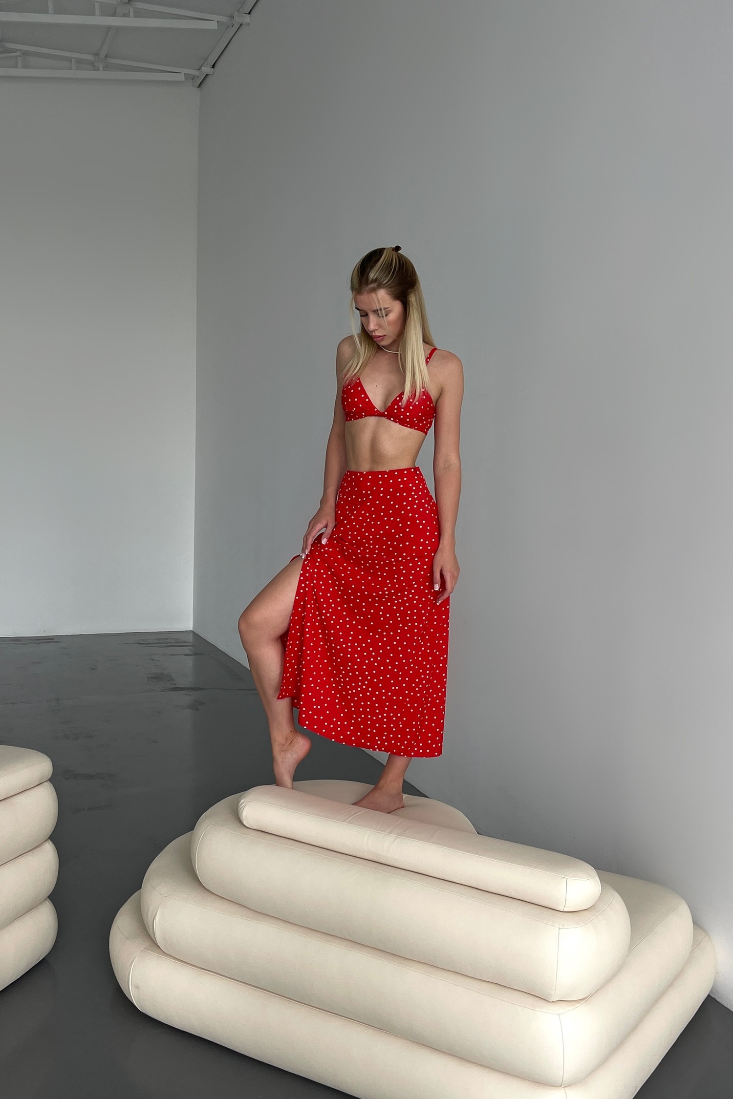 Midi skirt in red with polka dot