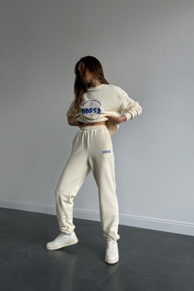 Joggers with Odesa print in milk