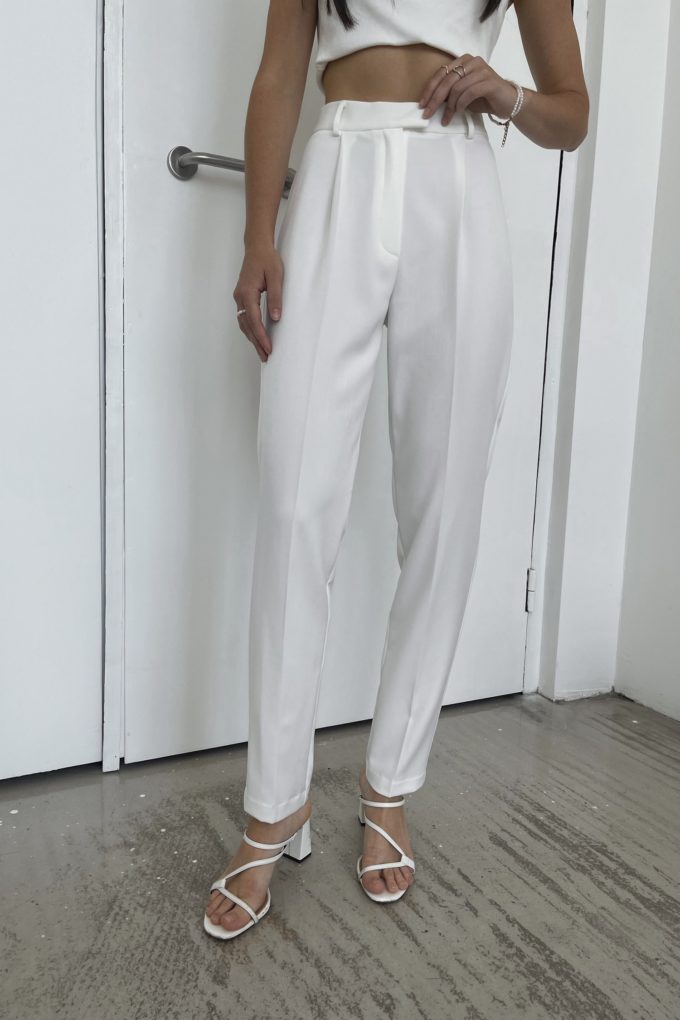 Pants with tucks in white photo 2