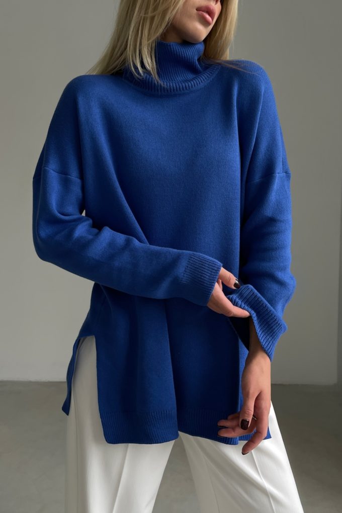 Knitted sweater in blue
