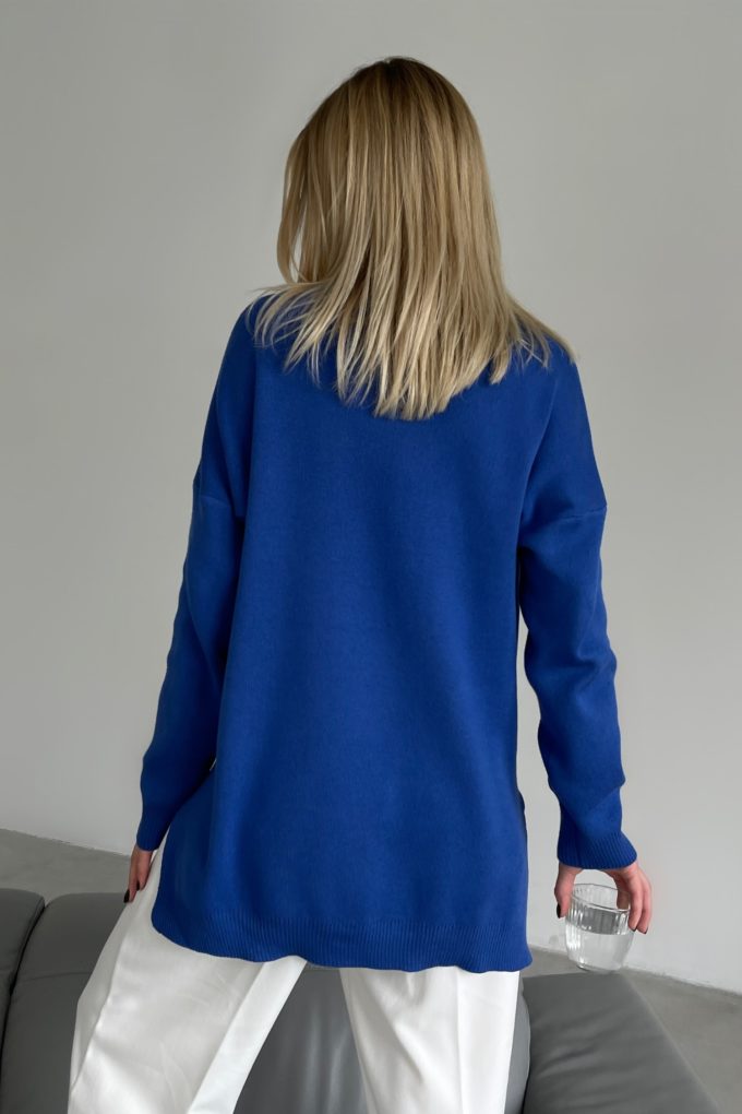 Knitted sweater in blue