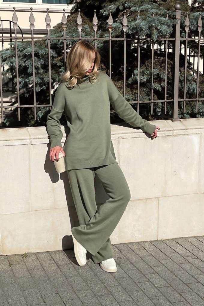 Knitted pants in olive
