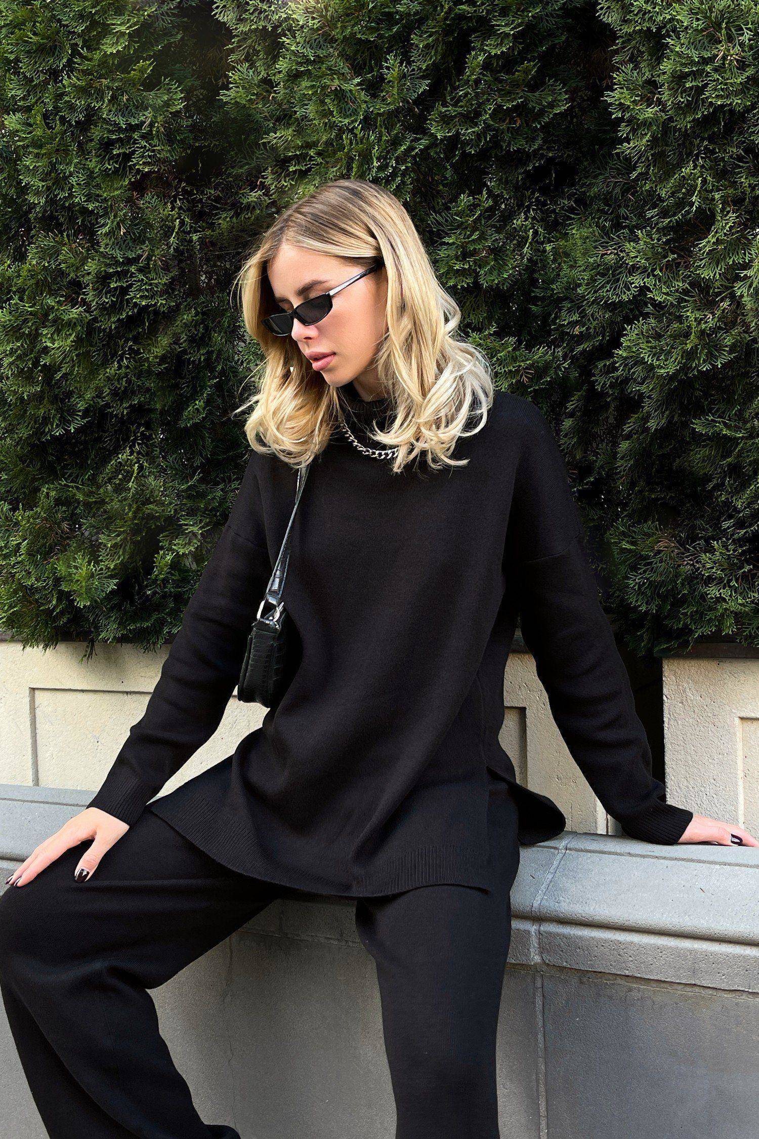 Knitted sweater in black