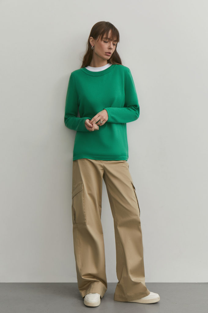 Beige cargo pants with side pockets photo 2