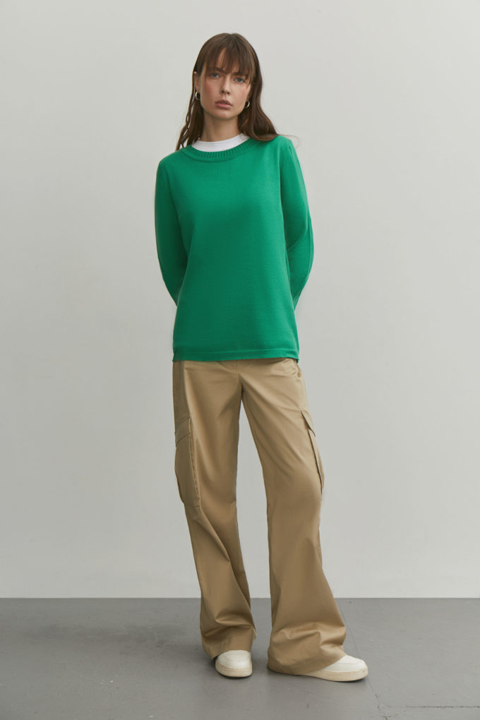 Beige cargo pants with side pockets photo 3