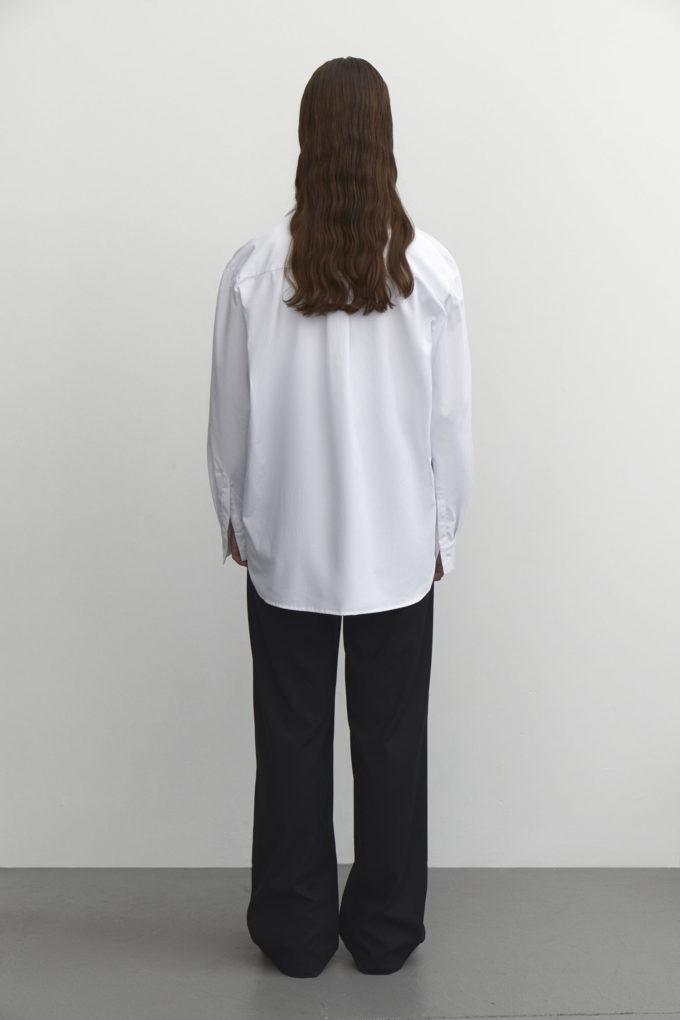 Oversized shirt with embroidery in white photo 4