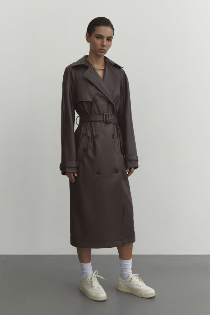 Faux leather oversized trenchcoat in choco photo 2