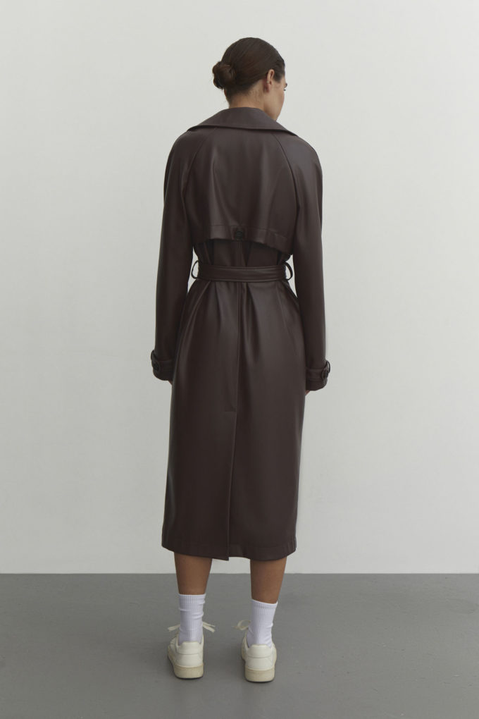 Faux leather oversized trenchcoat in choco photo 3