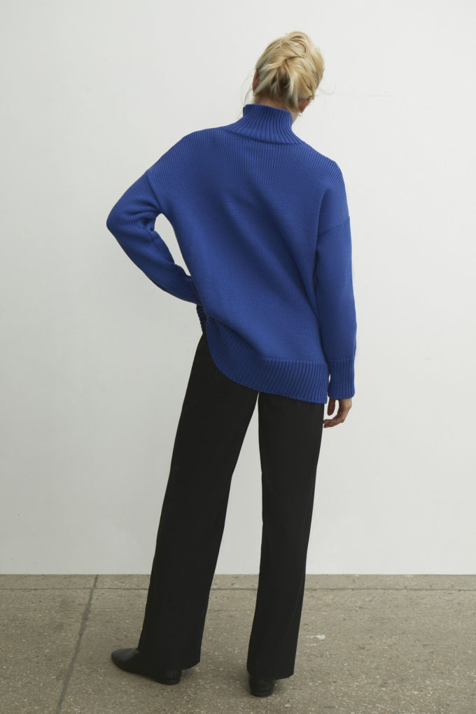 Sweater with wide cuffs is blue photo 3
